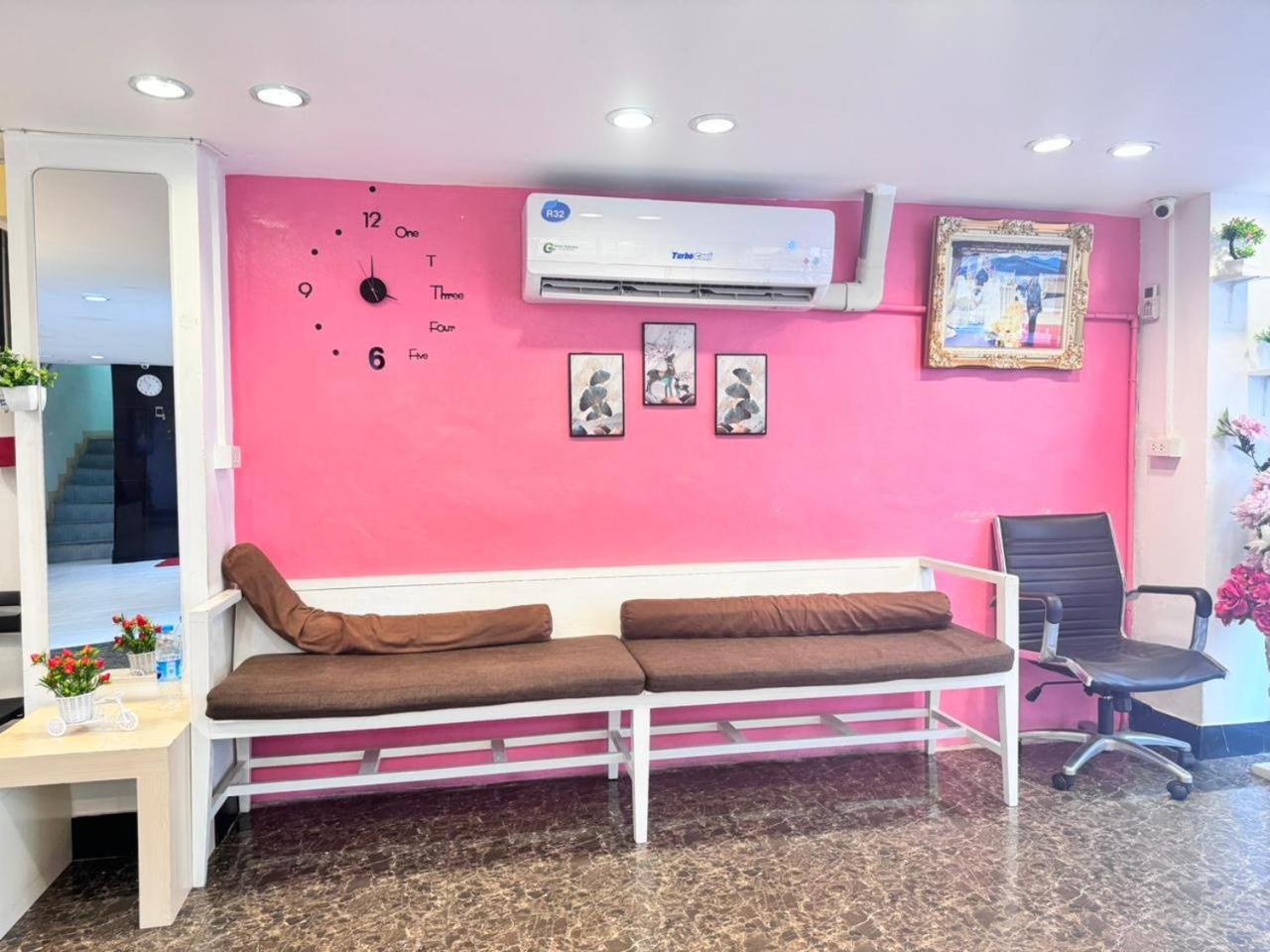 Miracle Gallery Hotel Makkasan Exterior foto