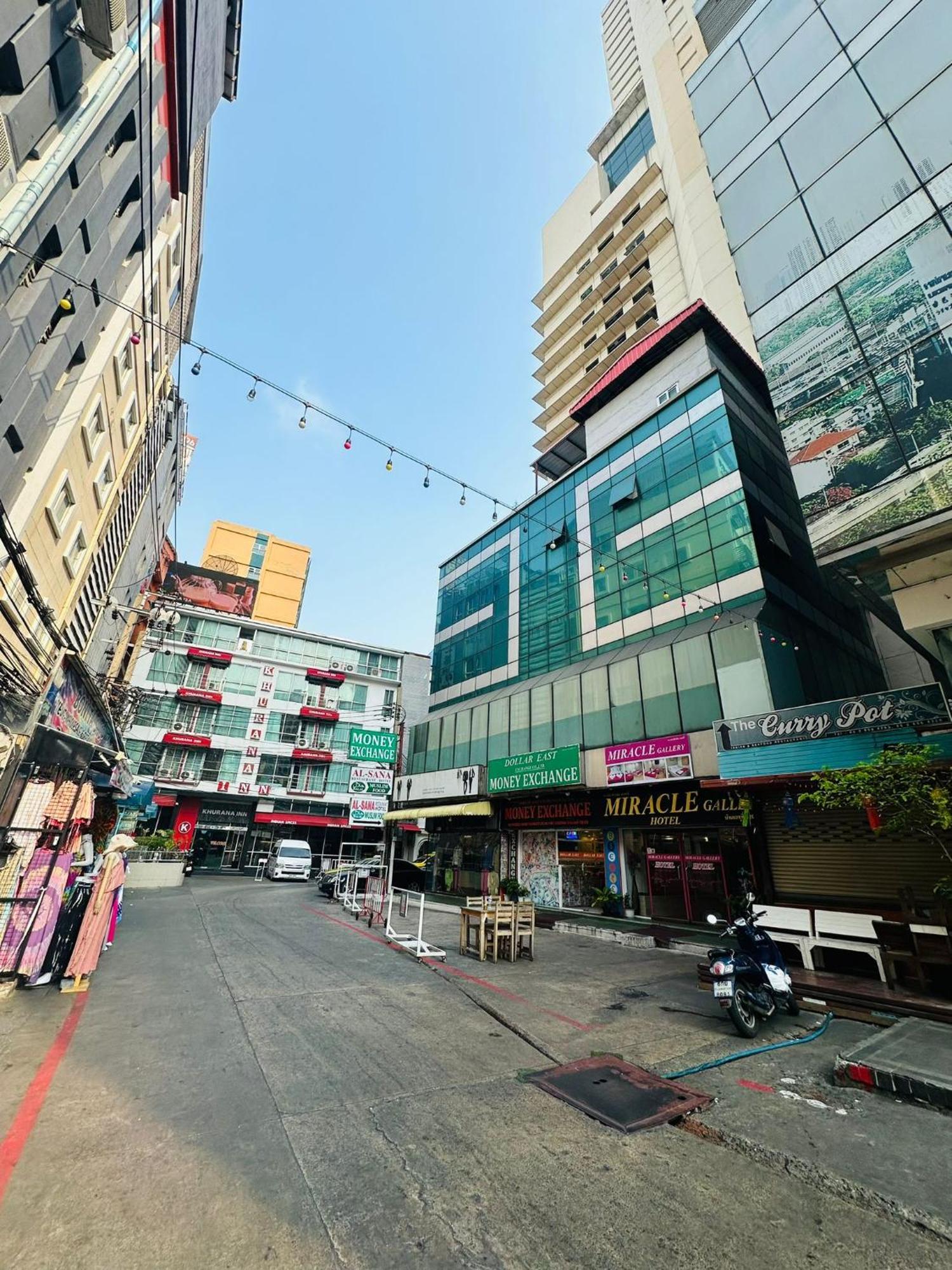 Miracle Gallery Hotel Makkasan Exterior foto